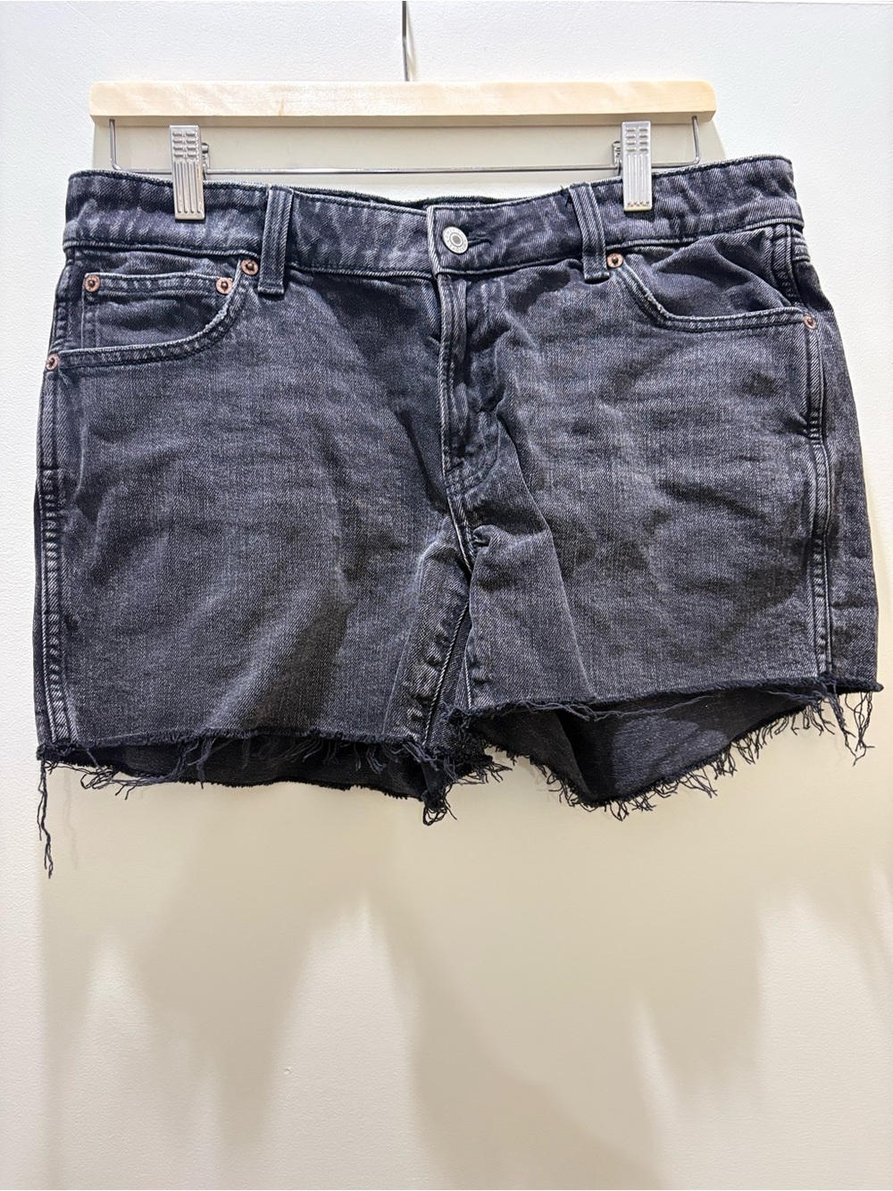 American Eagle Level Curvy High Rise Denim Short Dark Gray Denim Frayed